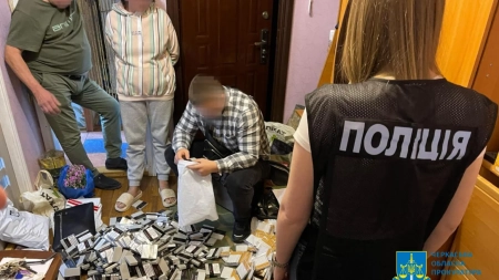 Двоє жителів Сміли продавали сигарети з підробленими акцизними марками (ФОТО)