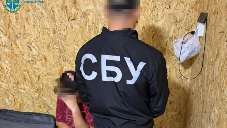 Ліки з Єгипту: черкащанка торгувала контрабандними препаратами, за що отримала підозру