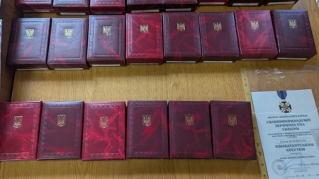 Сім’ям загиблих воїнів та пораненим захисникам із Звенигородщини вручили відзнаки