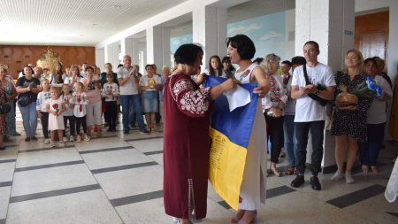 У селі на Звенигородщині зібрали понад 35 тисяч, які передали волонтерам