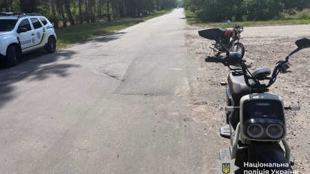 Мотоцикліст збив чоловіка на електровелосипеді та втік на Уманщині