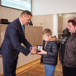 Юрій Тренкін вручив родинам полеглих Захисників почесні відзнаки «Захисник України — Герой Черкас»