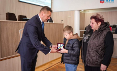 Юрій Тренкін вручив родинам полеглих Захисників почесні відзнаки «Захисник України — Герой Черкас»