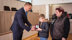 Юрій Тренкін вручив родинам полеглих Захисників почесні відзнаки «Захисник України — Герой Черкас»
